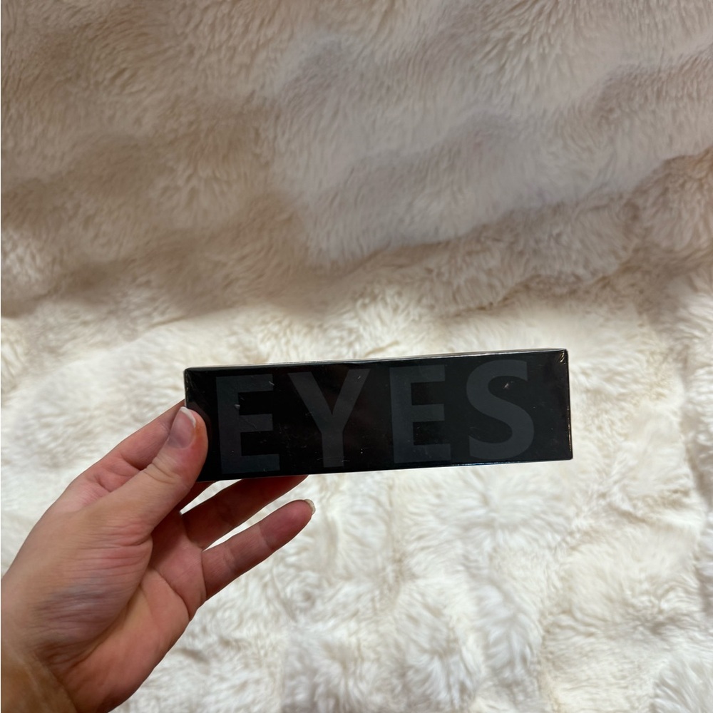 Focallure neutral eyeshadow palette